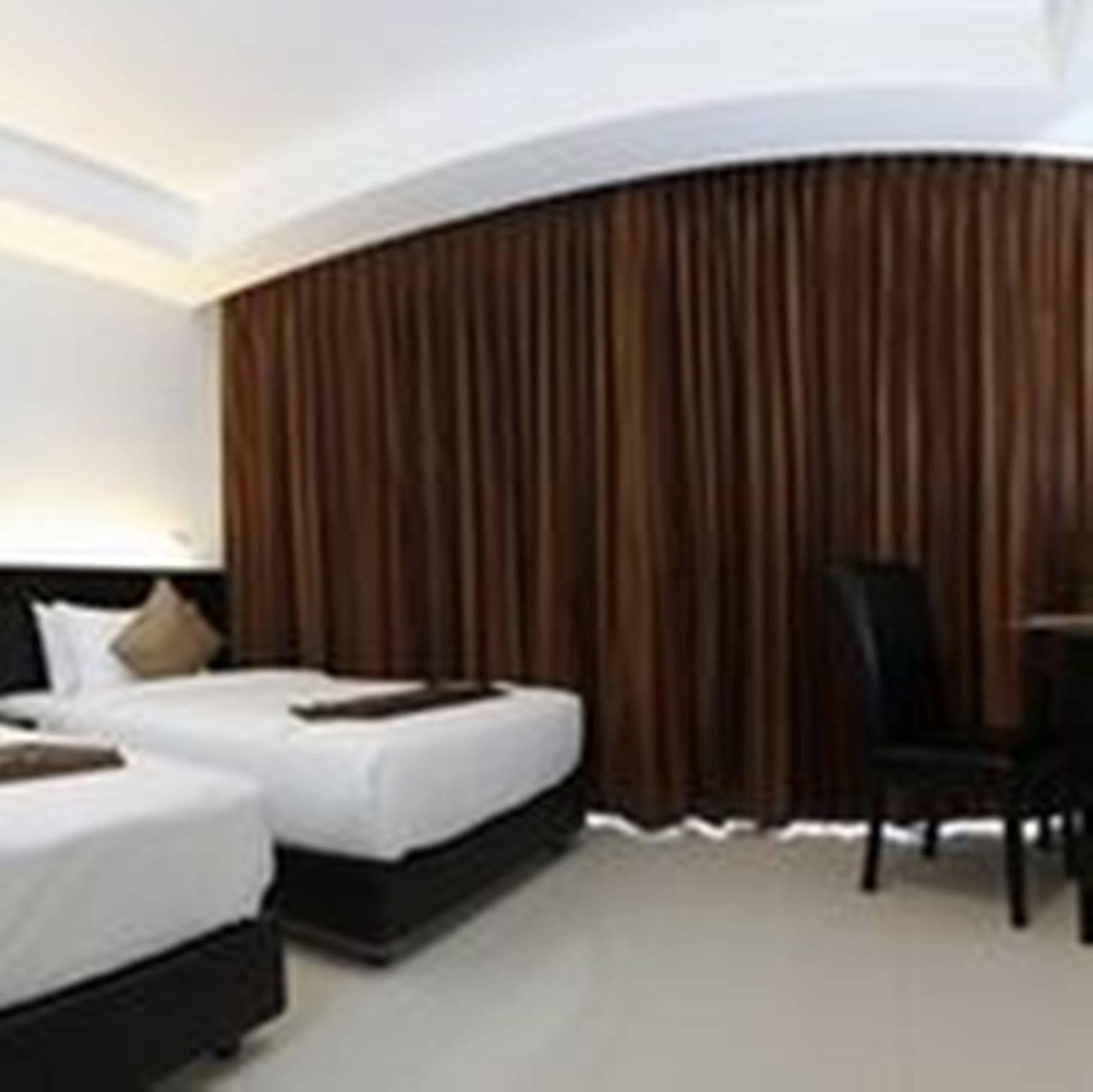 Naiyang Beach Hotel Sha Plus Phuket Eksteriør billede